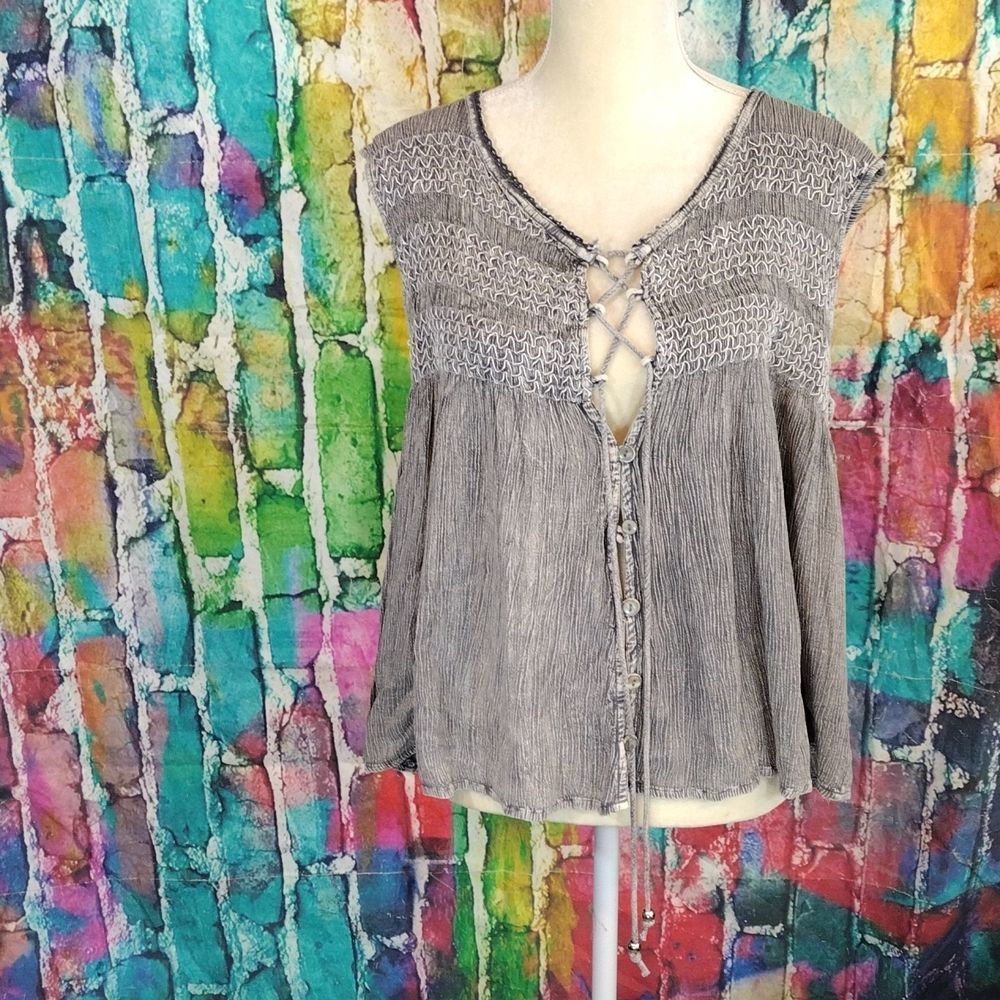 Anandas 🌟 4 For $15 Collection Rayon Lace/Button Front Smocking Top